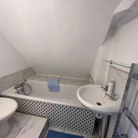 Bristol, Southmead Comfortable And Relaxing House *