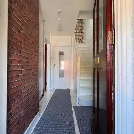 Bristol, Southmead Comfortable And Relaxing House
