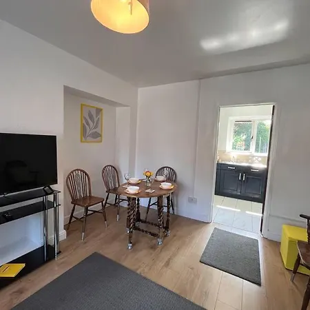 Bristol, Southmead Comfortable And Relaxing House Hébergement de vacances Bristol