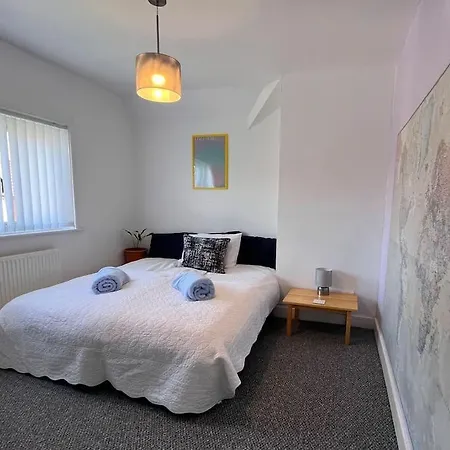 Bristol, Southmead Comfortable And Relaxing House Будинок відпочинку